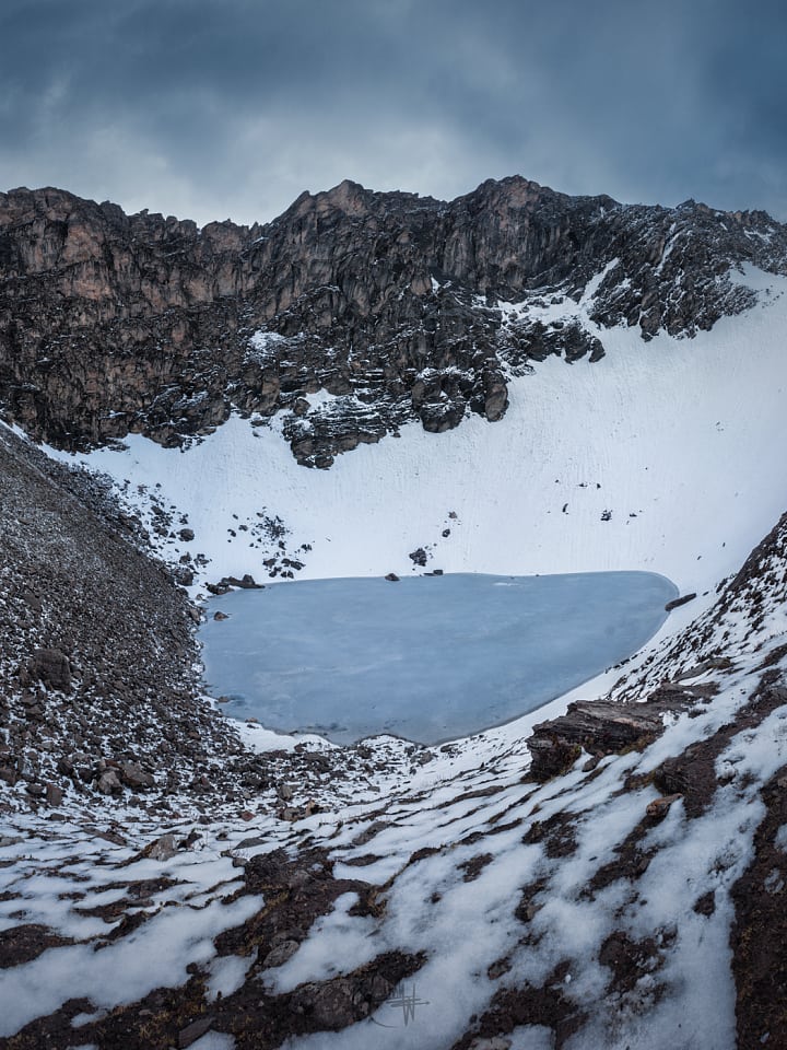 Der Roopkund-See in Indien